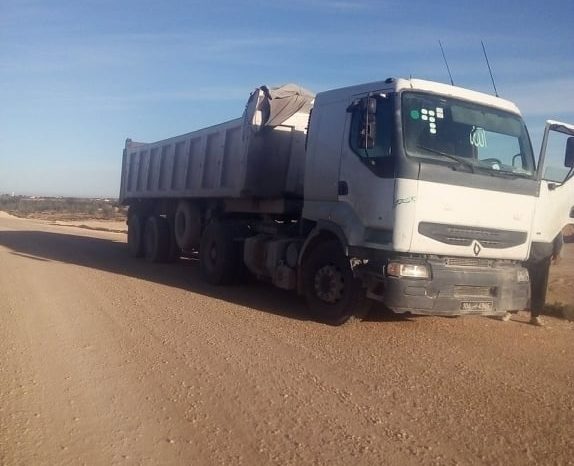 Véhicule occasion RENAULT TRUCKS Camion porteur Tunisie plein